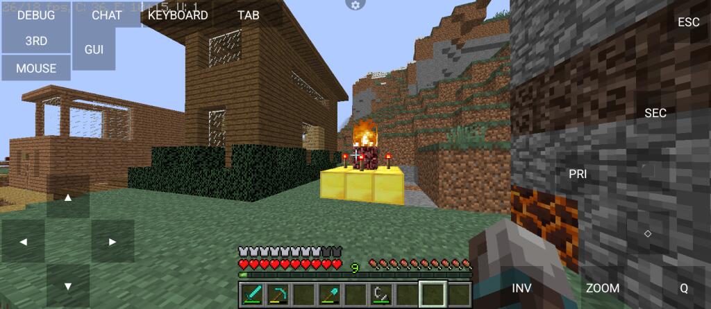 Скриншот из игры Minecraft с интерфейсом управления на экране (5 из 7)