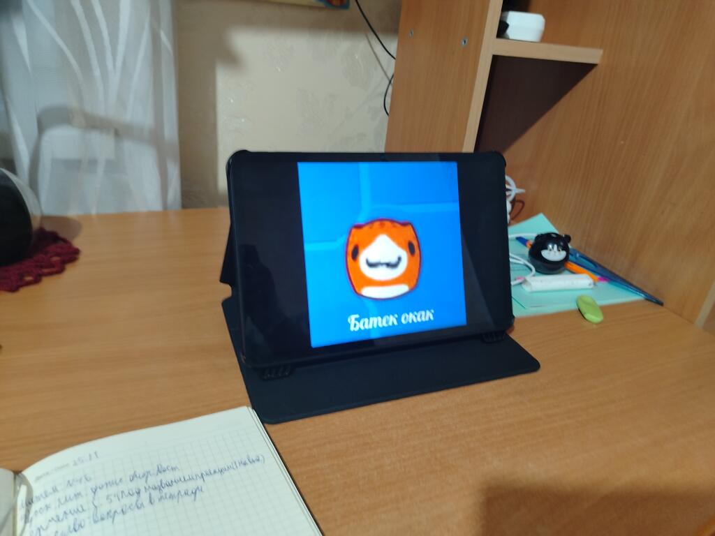 Не хочу хвастаться, но мне примерно месяц назад купили планшет. Не волнуйтесь, к нему стилус не прилагался и я на нём чи