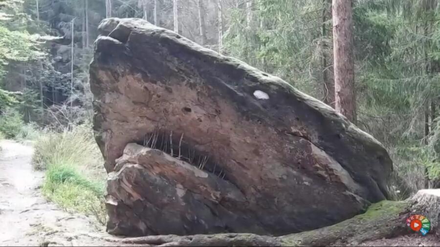 Вот это камешек