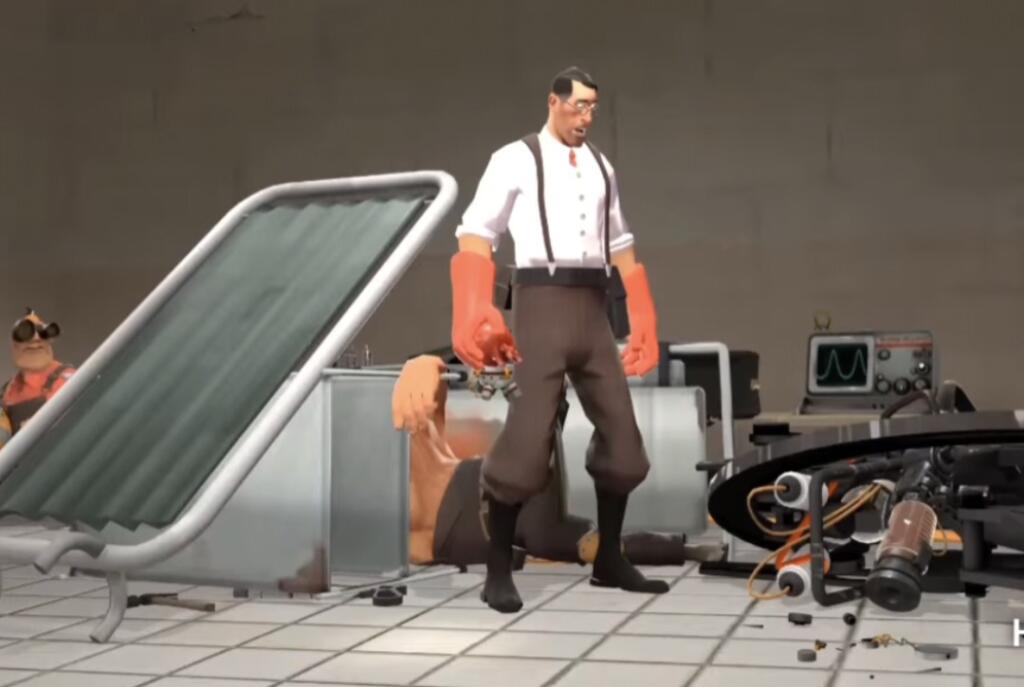 Инженер из игры Team Fortress 2 стоит на фоне разрушений, за его спиной видна рука лежащего на полу персонажа
