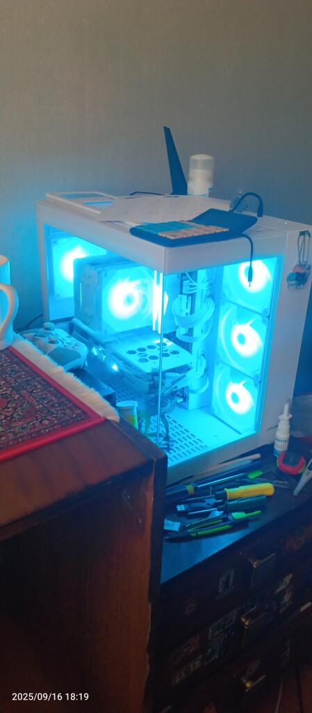 9600X и 9060XT... идеальный баланс...
