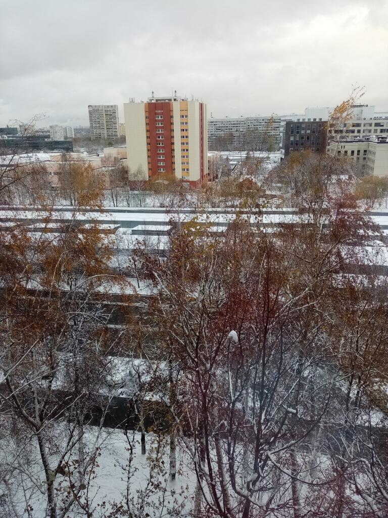 У нас сегодня столько снегу намело, аж новогоднее настроение поднялось...