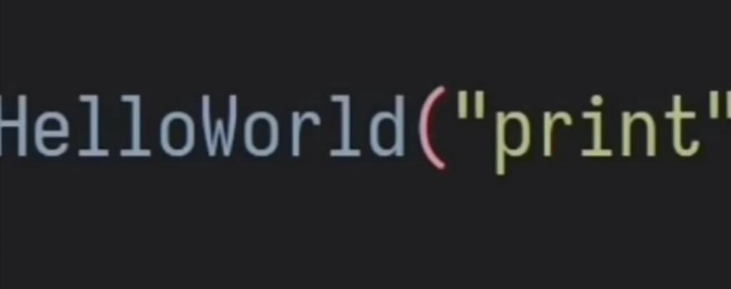 Фрагмент кода на темном фоне с синтаксической ошибкой в функции HelloWorld
