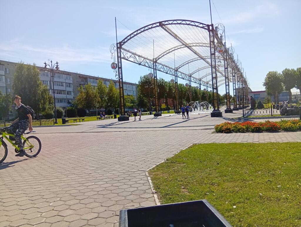 Места в моëм городе которые я считаю легендарными
{Я всё концы города на велике ради этих кадров объехал🥲}