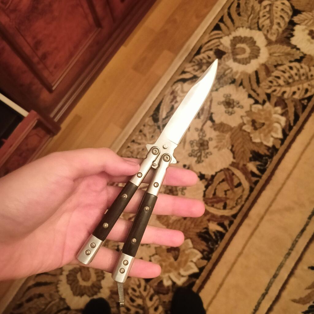 Кажется мой дед был шпионом из тф2. Это я у него нашёл....